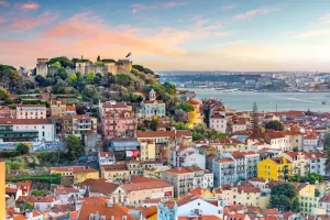 Lisbon: A Tapestry of History and Culture 1 Lisbon: A Tapestry of History and Culture